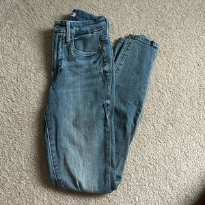 Good American Good Waist size 0/25 worn ONCE perfect cond frayed hem skinny
